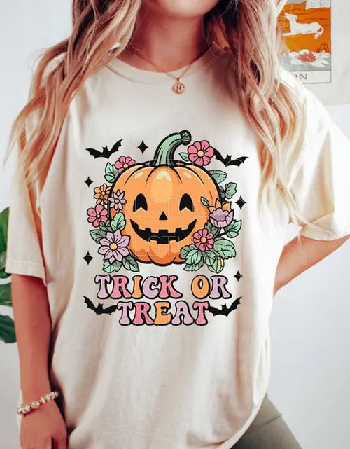 Load image into Gallery viewer, Trick or Treat Shirt Women Halloween Pumpkin T-Shirt Cute Thanksgiving Pumpkin Fall Season Tops
